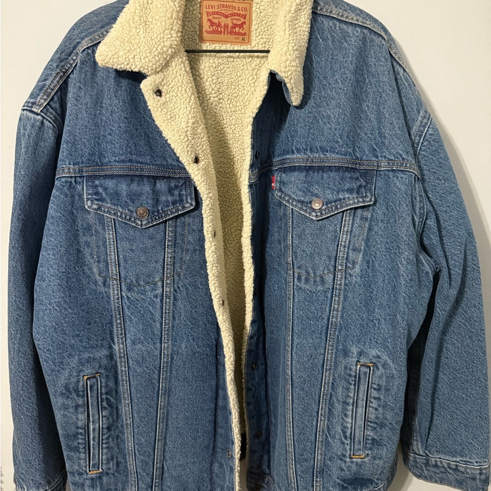 Levi's Classic Blue Denim Jacket with Sherpa Lining